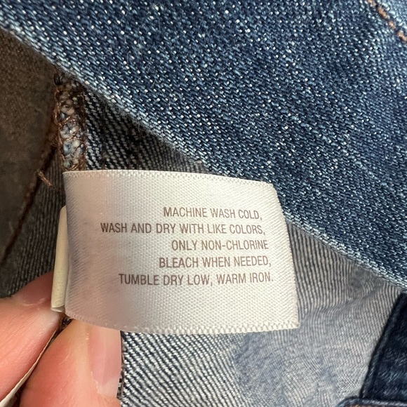 Old Navy Jean Jacket- size Medium - Picture 8 of 8